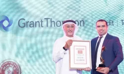 Grant-Thornton-Kuwait-Receives-Hall-of-Fame-Award-at-Arab-Franchise-Awards-Ceremony-in-Dubai--999x555